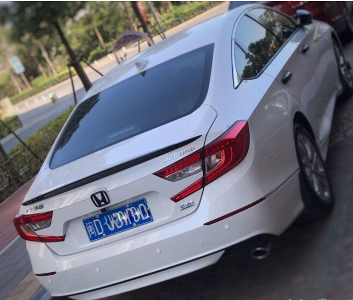 厦门牌本人私家车2018款2019年10上牌，4.4万白外黑内，全车原版原漆